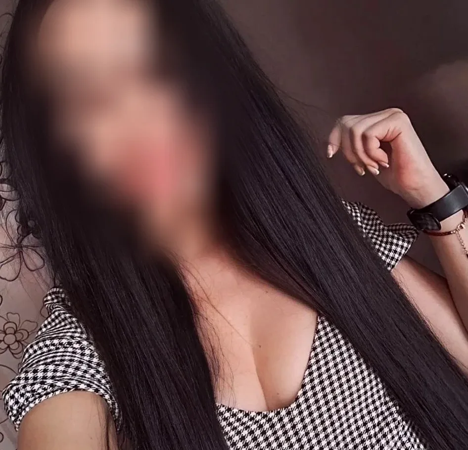 Amina, 30