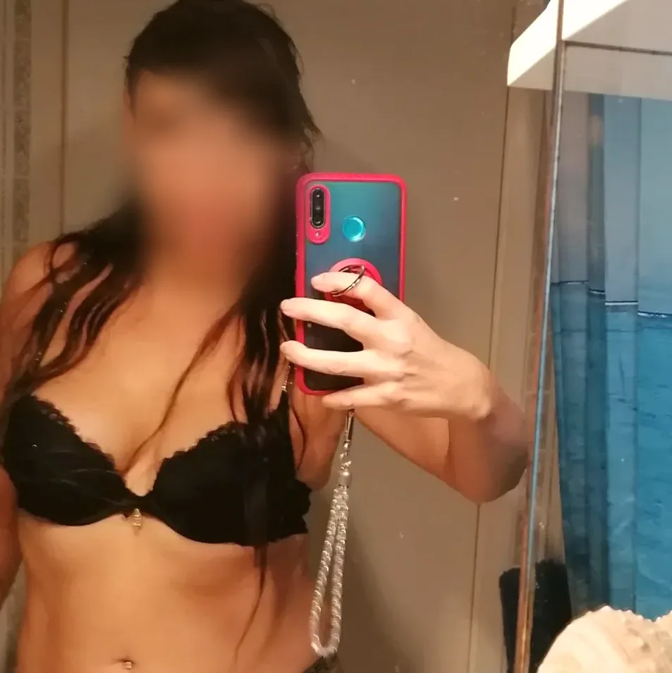 Bernadette, 36