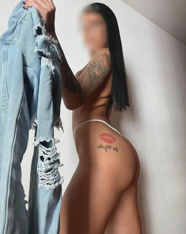 Christina, 28