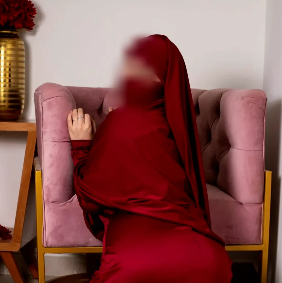 Emina, 26