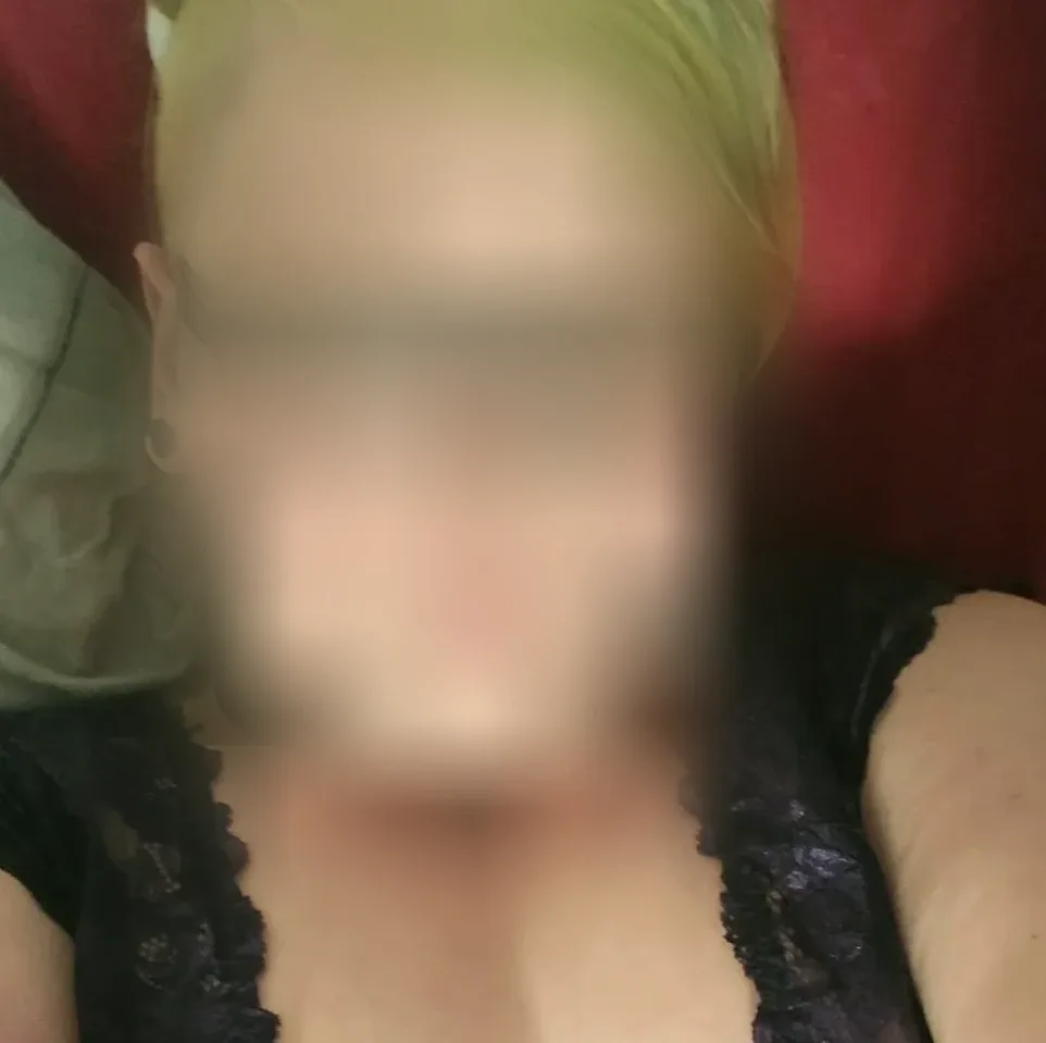 Kathrin, 28