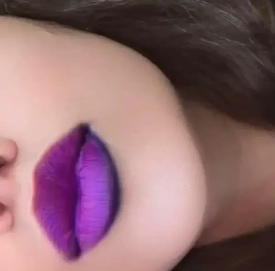 Mirela, 26