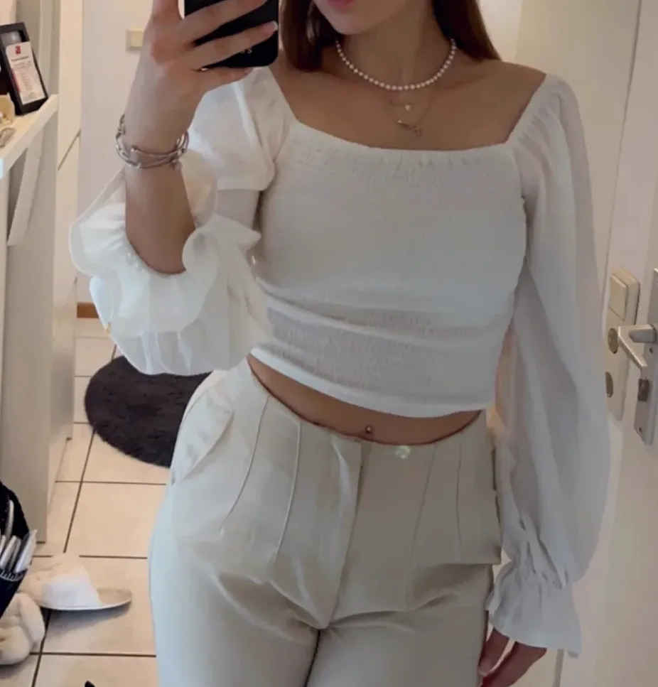 Nele, 25