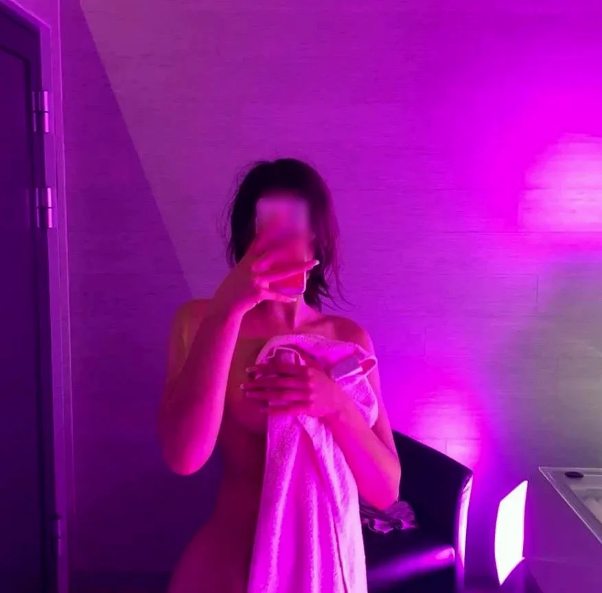 Sandra, 18