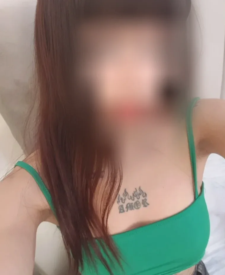 Sandra, 32